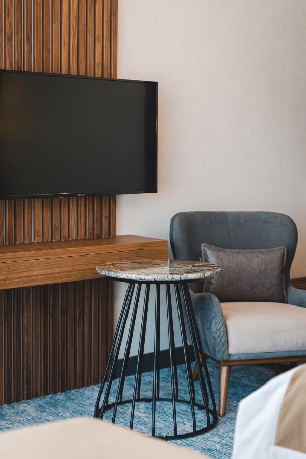 Bristol Hotel Подгорица Экстерьер фото