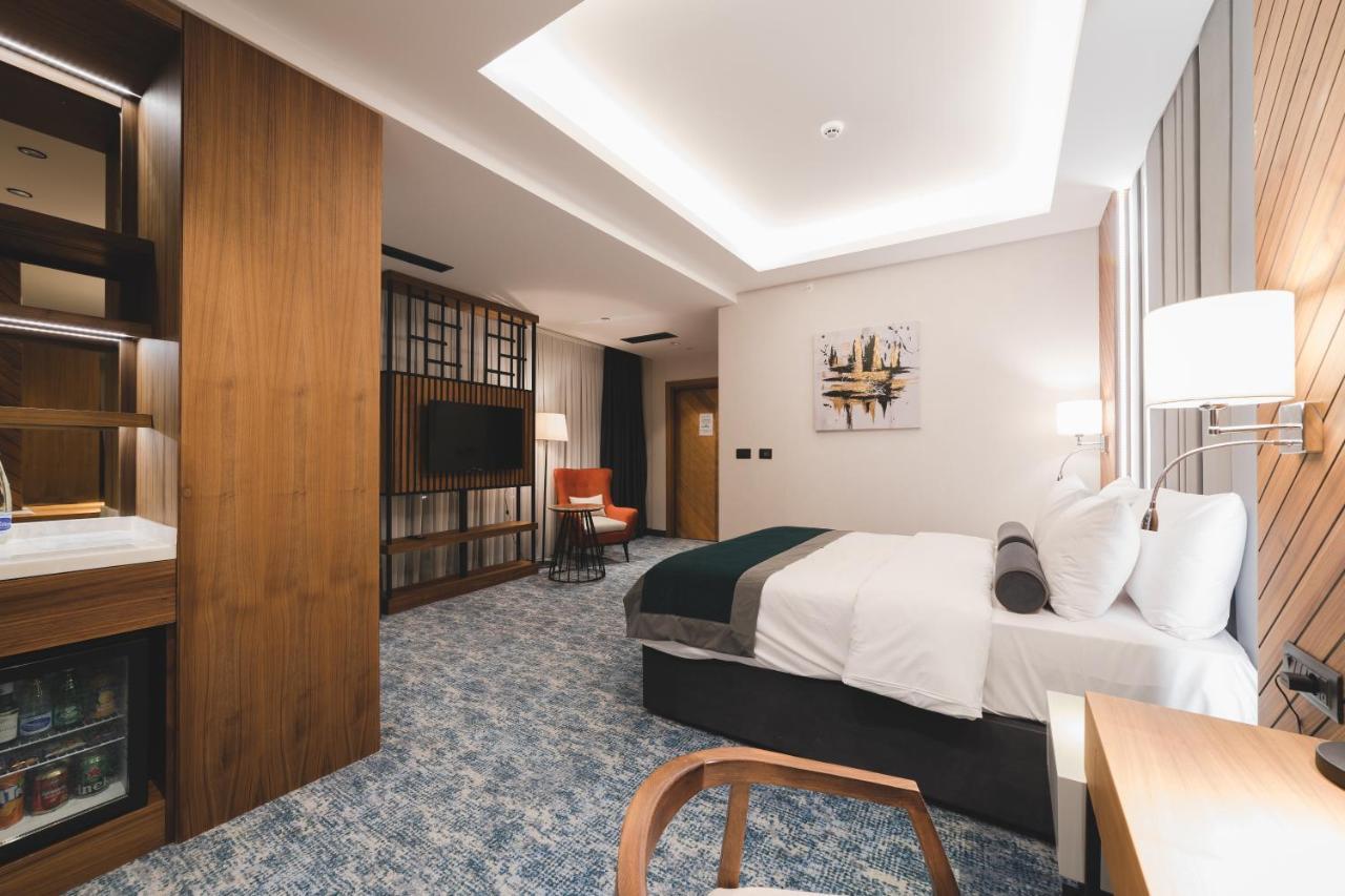 Bristol Hotel Подгорица Экстерьер фото