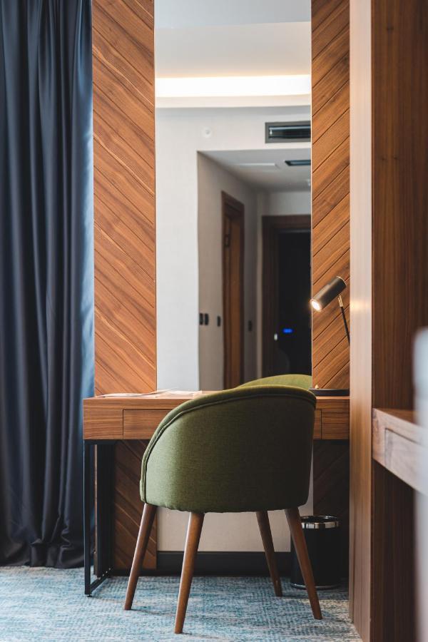 Bristol Hotel Подгорица Экстерьер фото