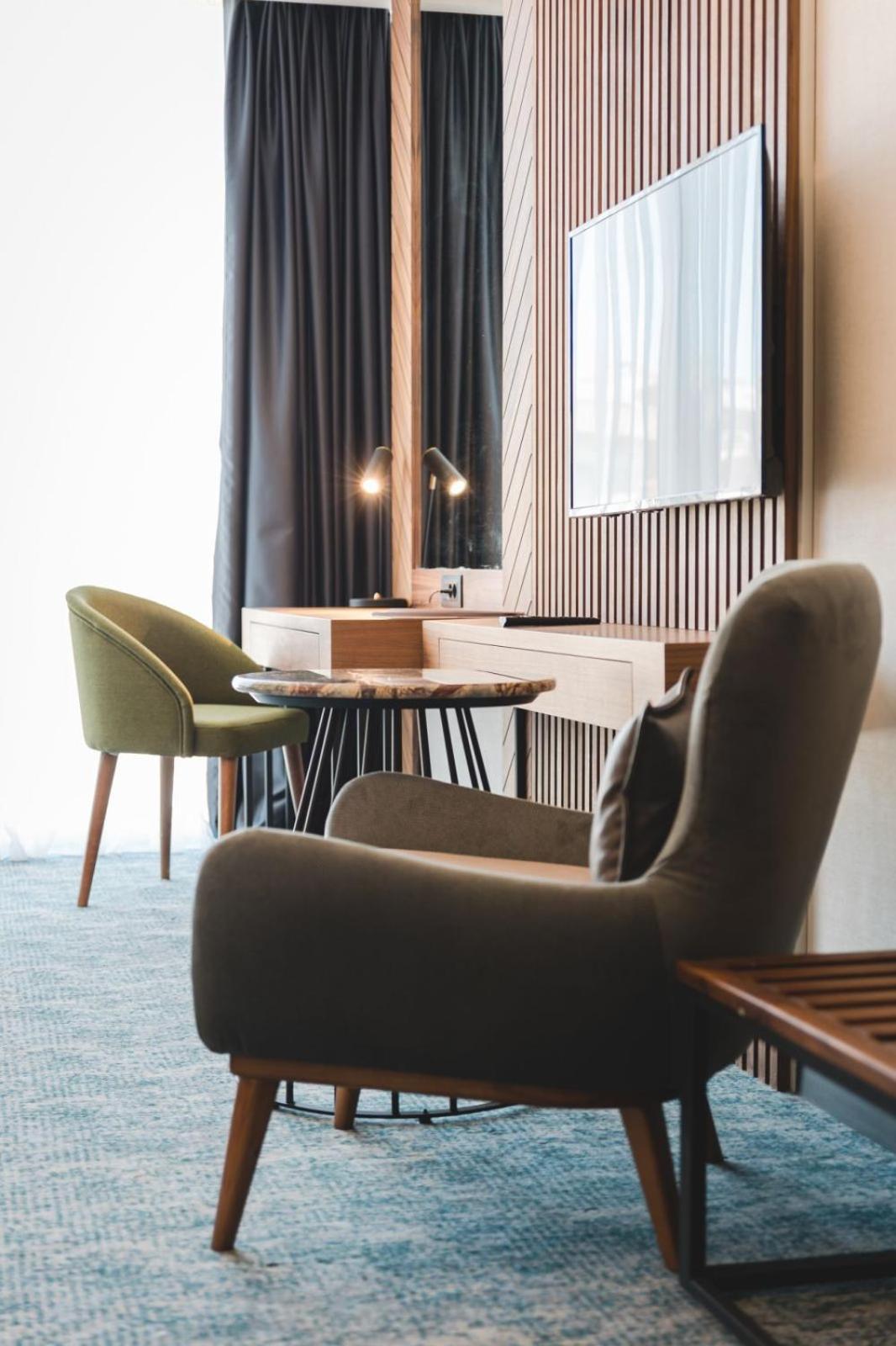 Bristol Hotel Подгорица Экстерьер фото